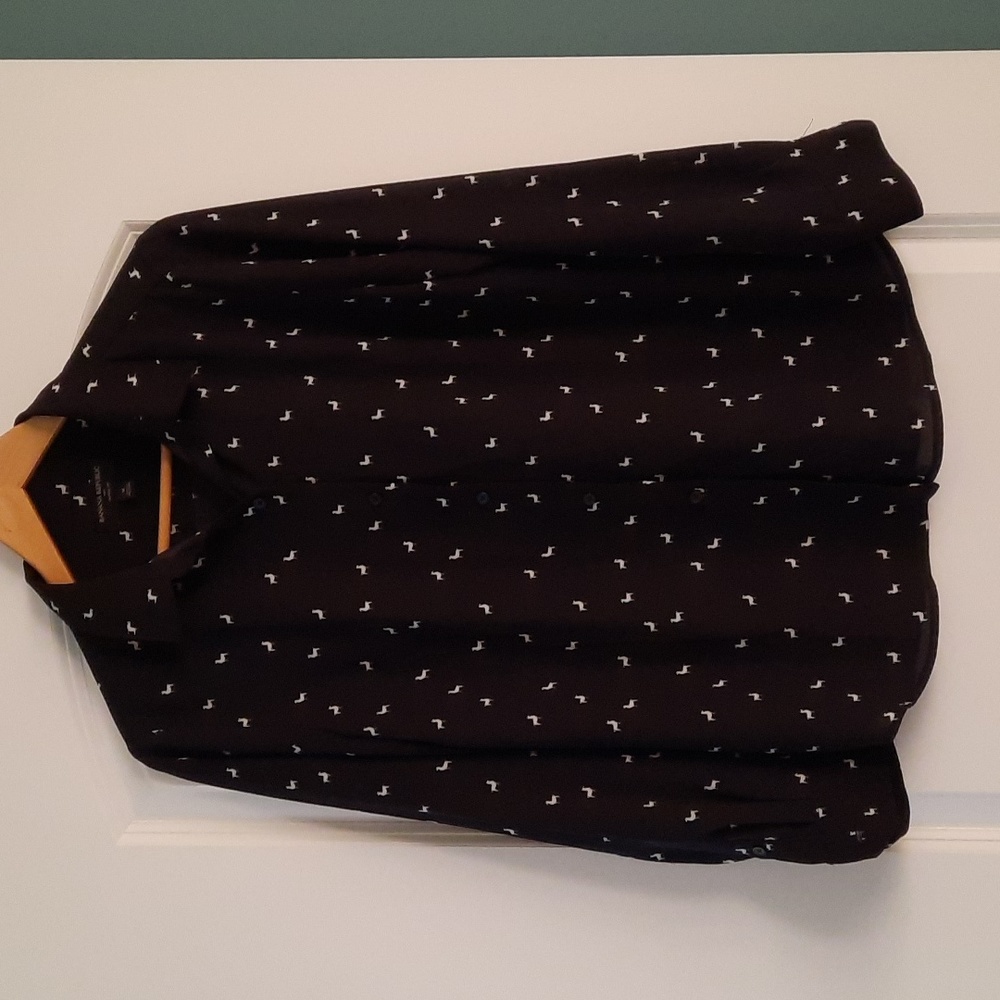 Black print shirt